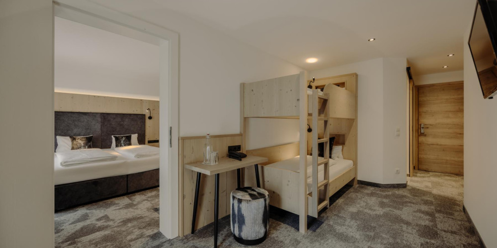 RESL RESORT