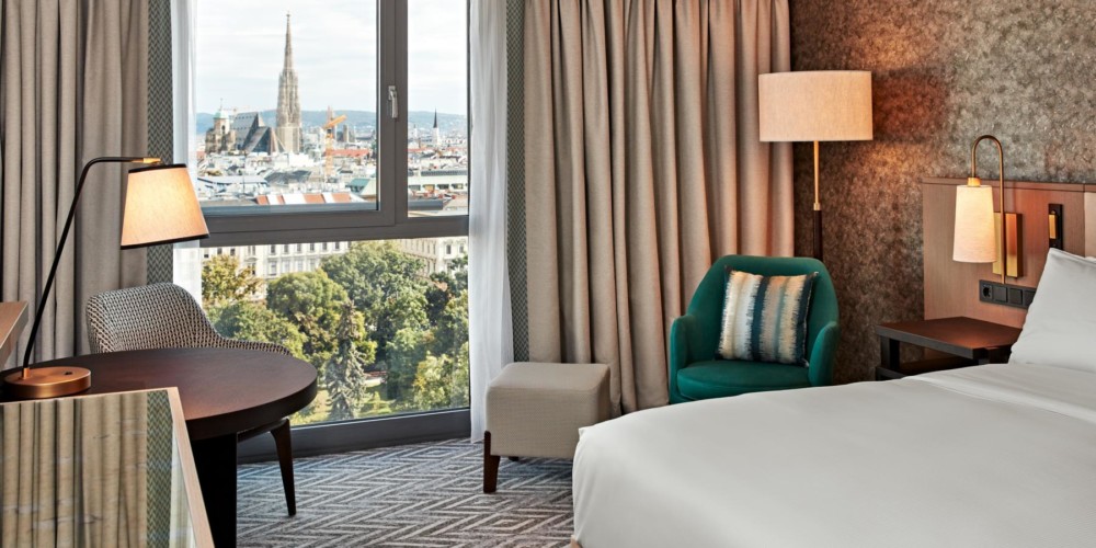 VIEHI_King Premium Room with Park View_Hilton Vienna_01